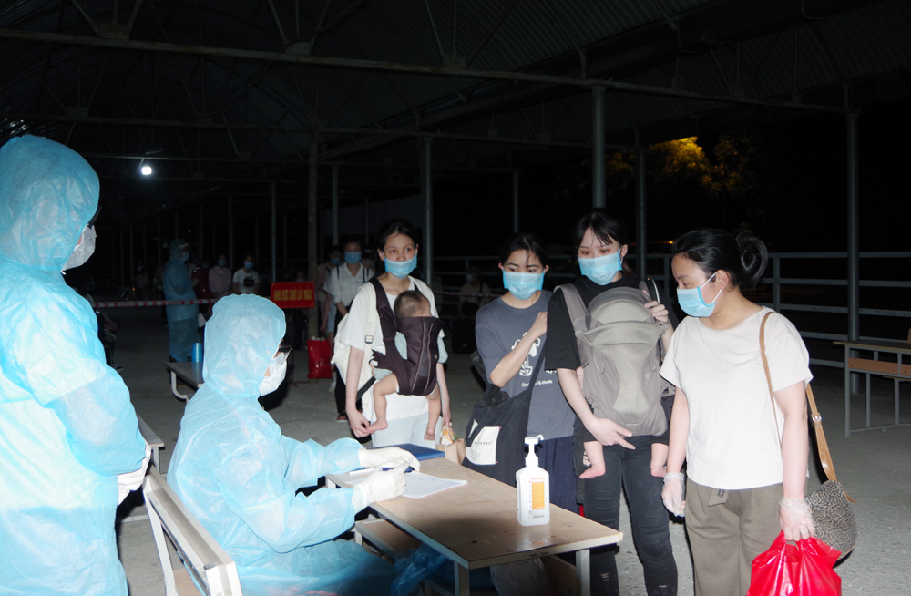 Nặng tình Tổ quốc, thắm nghĩa đồng bào